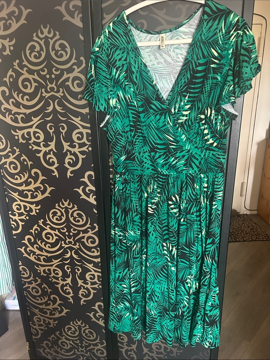 Dresses & Skirts - Green Tropical Print Women’s Wrap Dress